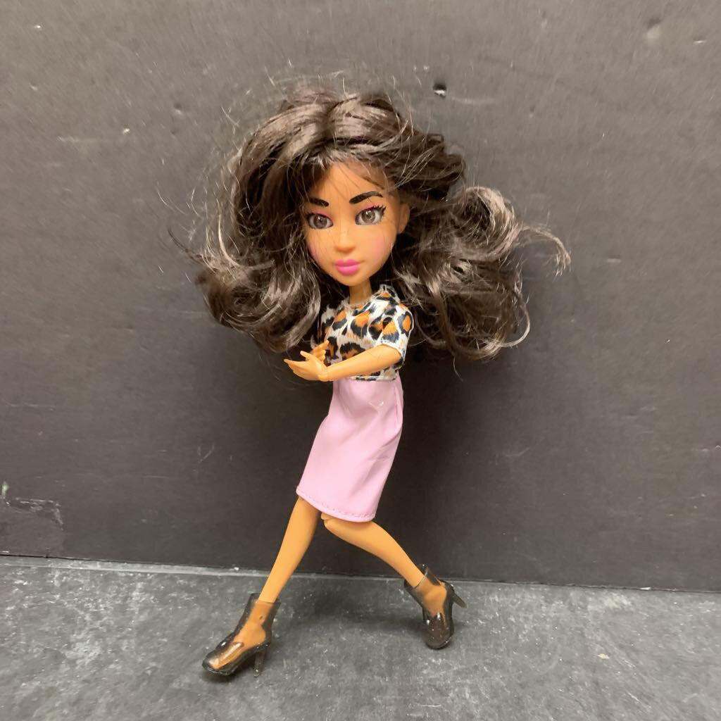 Muñeca Snapstar Lola | Influencer De 25 Cm Con Peluca Intercambiable Y 15 Articulaciones | App Gratis Para Maquillar Y Vestir