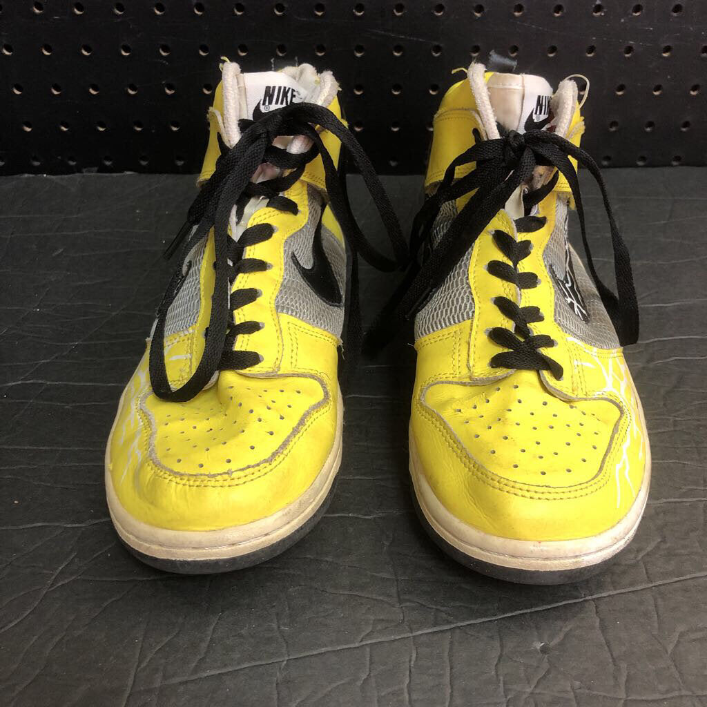 Mens Nike Dunks Pikachu Sneakers