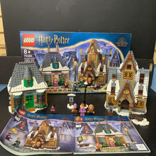 Load image into Gallery viewer, Harry Potter Hogsmeade Village Visit 76388 Set
