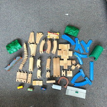 Load image into Gallery viewer, Wooden Train Tracks Set