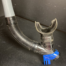 Load image into Gallery viewer, Snorkel & Fins Set (U.S. Divers)