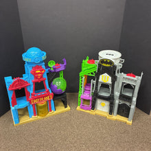 Load image into Gallery viewer, Imaginext Super Friends Superman & Batman Super Hero Flight City Gotham City/Daily Planet Battery Operated
