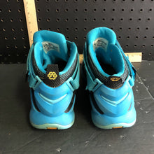 Load image into Gallery viewer, Boy&#39;s lebron soldier lx basketball sneakers
