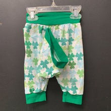Load image into Gallery viewer, St Patrick&#39;s day 2pc clover pant &amp; hat set
