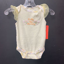Load image into Gallery viewer, &quot;Pretty like mommy&quot; flower onesie
