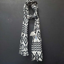 Load image into Gallery viewer, Patterned Winter Fringe Scarf

