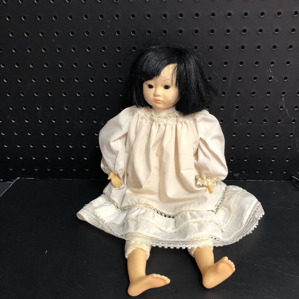 Ling Ling Asian Doll (Pauline Inc.)