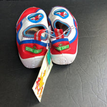Load image into Gallery viewer, Boys Elmo Water Shoes (NEW)
