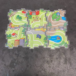 Wind Up Car Raceway Track Puzzle w/Signs