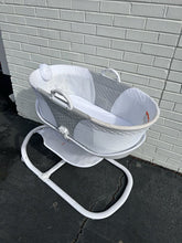 Load image into Gallery viewer, 2-in-1 Moses Basket Bedside Bassinet Sleeper
