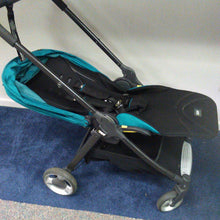 Load image into Gallery viewer, mamas &amp; papas armadillo stroller w/ insert
