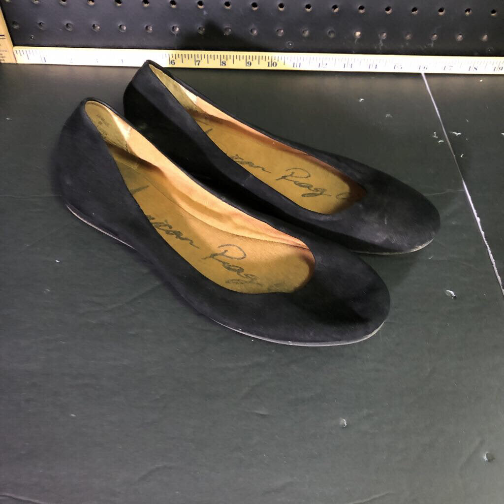 Girl's flat shoes