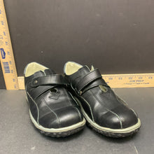 Load image into Gallery viewer, Boy's shoes
