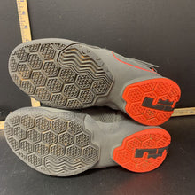Load image into Gallery viewer, Boys Lebron Soldier shoes
