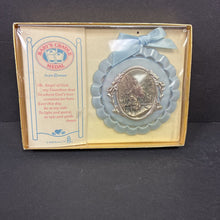 Load image into Gallery viewer, Baby's Cradle Medal
