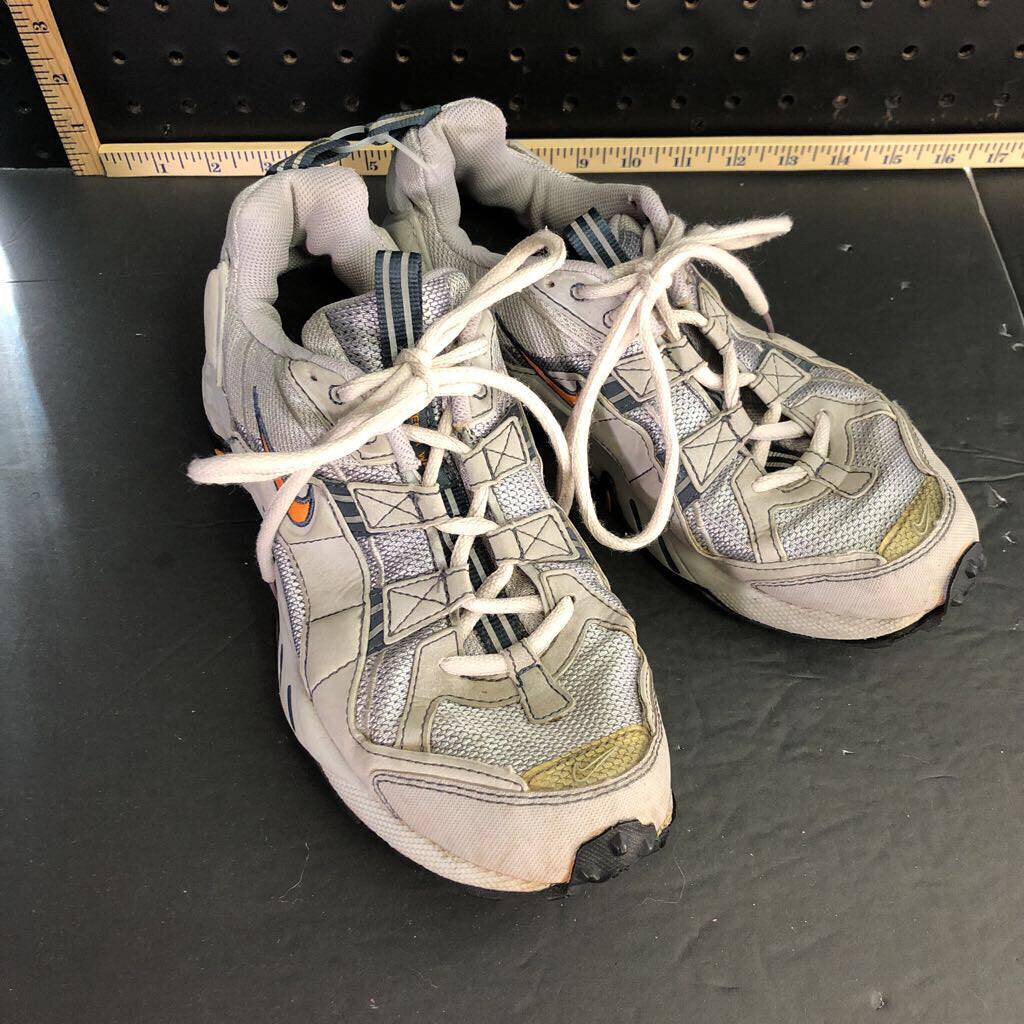 girl sneakers