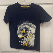 Load image into Gallery viewer, T-shirt w/surfer
