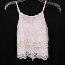 Load image into Gallery viewer, Lace crop top

