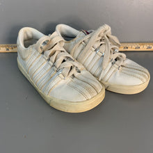 Load image into Gallery viewer, girl classic sneakers
