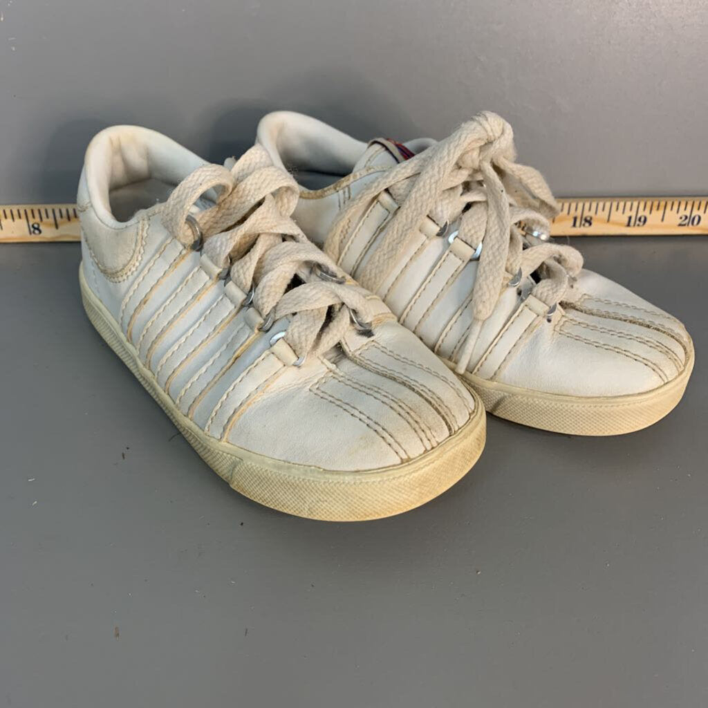 girl classic sneakers