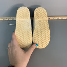 Load image into Gallery viewer, girl classic sneakers
