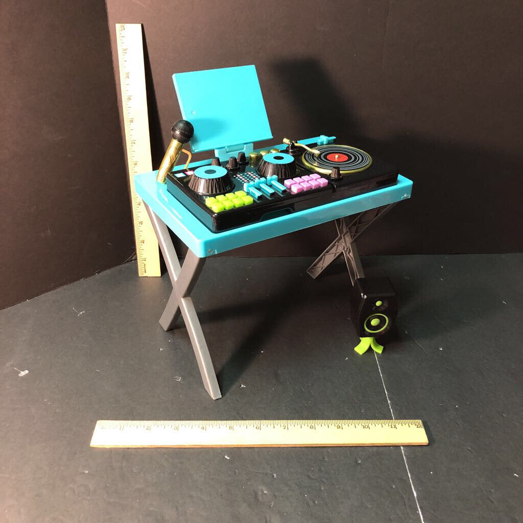 DJ booth for 18