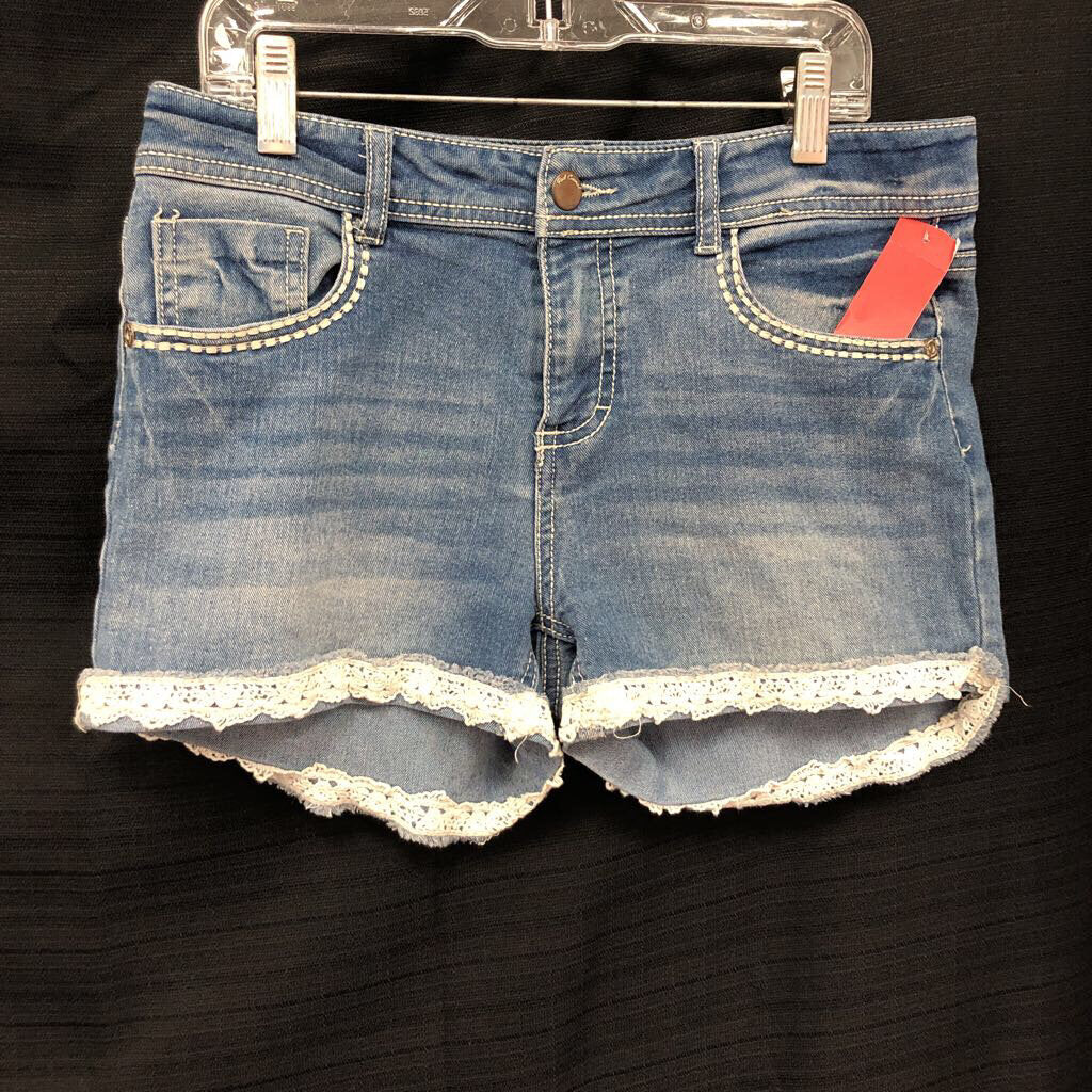 denim shorts w/lace