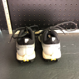 Boy baseball cleats