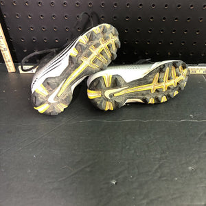 Boy baseball cleats