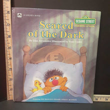 Load image into Gallery viewer, Scared of the dark(Sesame street)(Liza Alexander)-Hardcover
