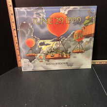 Load image into Gallery viewer, June 29, 1999(David Wiesner)-paperback
