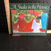 Load image into Gallery viewer, A snake in the house(Faith McNulty)-paperback
