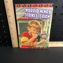Load image into Gallery viewer, Strikes It Rich(Horrid Henry)(Francesca Simon)-series
