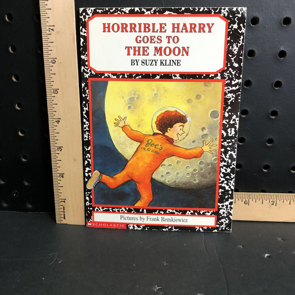 Horrible Harry Goes to the Moon (Suzy Kline) -series paperback