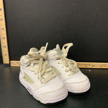Load image into Gallery viewer, boys 5 Retro TD &#39;White Metallic Silver&#39; sneakers
