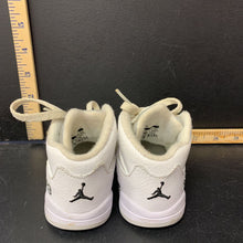 Load image into Gallery viewer, boys 5 Retro TD &#39;White Metallic Silver&#39; sneakers
