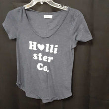 Load image into Gallery viewer, v-neck"Hollister Co."top
