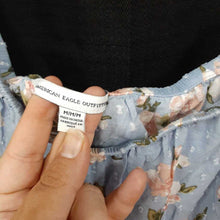 Load image into Gallery viewer, cold shoulder flower top

