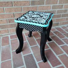 Load image into Gallery viewer, End Table

