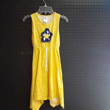 Load image into Gallery viewer, Dress w/ flower
