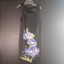 Load image into Gallery viewer, Formal dress w/flowers
