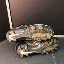Load image into Gallery viewer, Boy&#39;s force savage elite football cleats
