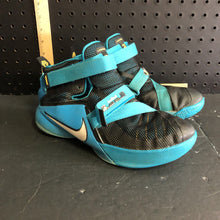 Load image into Gallery viewer, Boy&#39;s lebron soldier lx basketball sneakers
