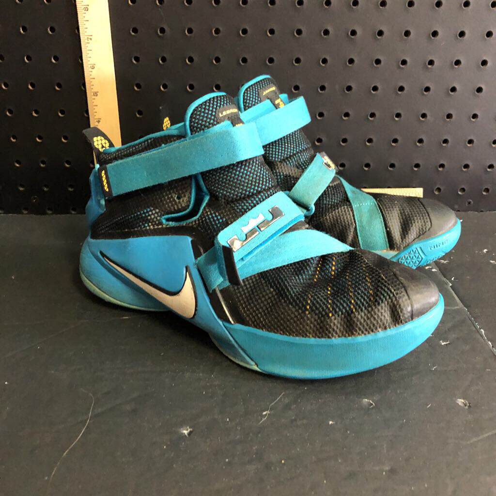 Boy's lebron soldier lx basketball sneakers