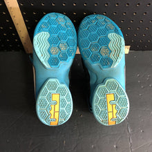Load image into Gallery viewer, Boy&#39;s lebron soldier lx basketball sneakers
