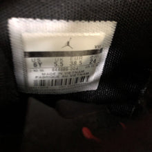 Load image into Gallery viewer, Boy&#39;s jordan super fly 5 sneakers
