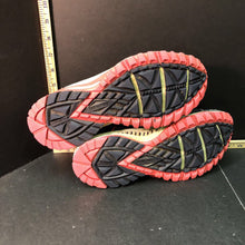 Load image into Gallery viewer, Girl's excursion TR10 sneakers
