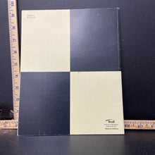 Load image into Gallery viewer, Circle dogs (Kevin Henkes)-paperback
