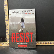 Load image into Gallery viewer, Resist(A story of D-day)(Alan Gratz)-chapter
