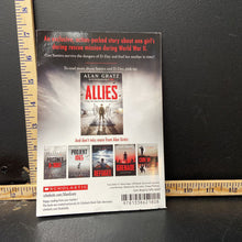 Load image into Gallery viewer, Resist(A story of D-day)(Alan Gratz)-chapter
